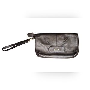 *NWT* Coach Wristlet